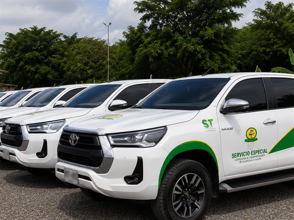 Flota de camionetas 4x4 de COOTRANSVIG en sus instalaciones, Villanueva La Guajira